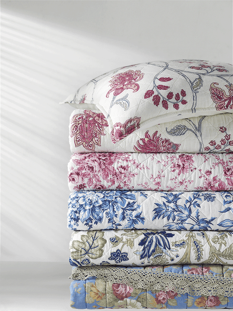 Textile, Pink, Pattern, Linens, Motif, Creative arts, Visual arts, Pattern, Home accessories, Floral design, 