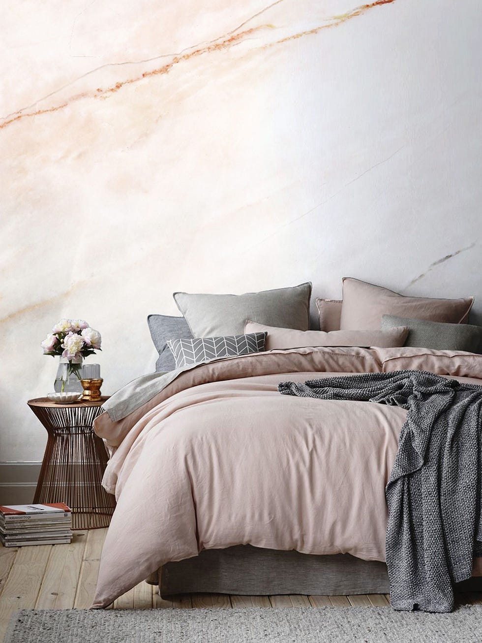 Bedroom, Bed, Furniture, Bedding, Bed sheet, Room, Bed frame, Wall, Duvet cover, Interior design, 