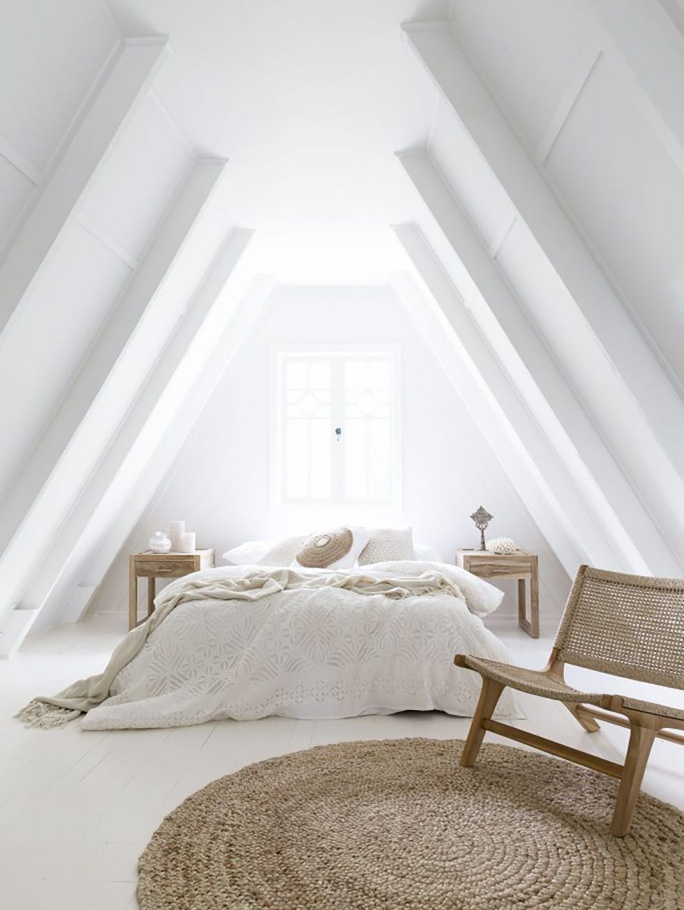 Bedroom, White, Room, Furniture, Bed, Interior design, Property, Wall, Bed sheet, Ceiling, 