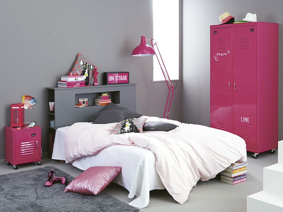 dormitorio en gris y rosa moderno