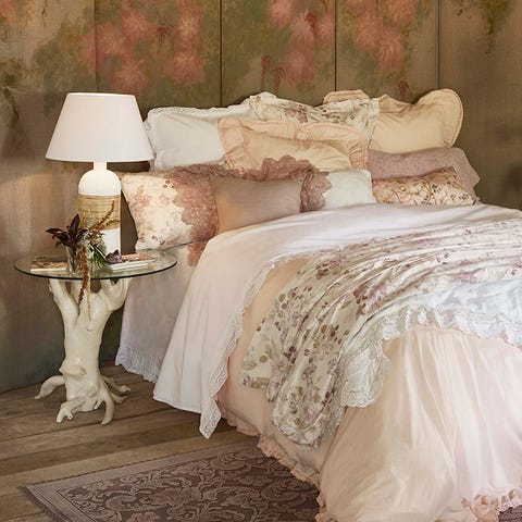 Interior design, Room, Textile, Linens, Bedding, Bed sheet, Bedroom, Bed, Lamp, Lampshade, 