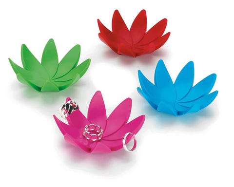 Petal, Leaf, Flower, Red, Pink, Aquatic plant, Magenta, Flowering plant, Botany, Colorfulness, 