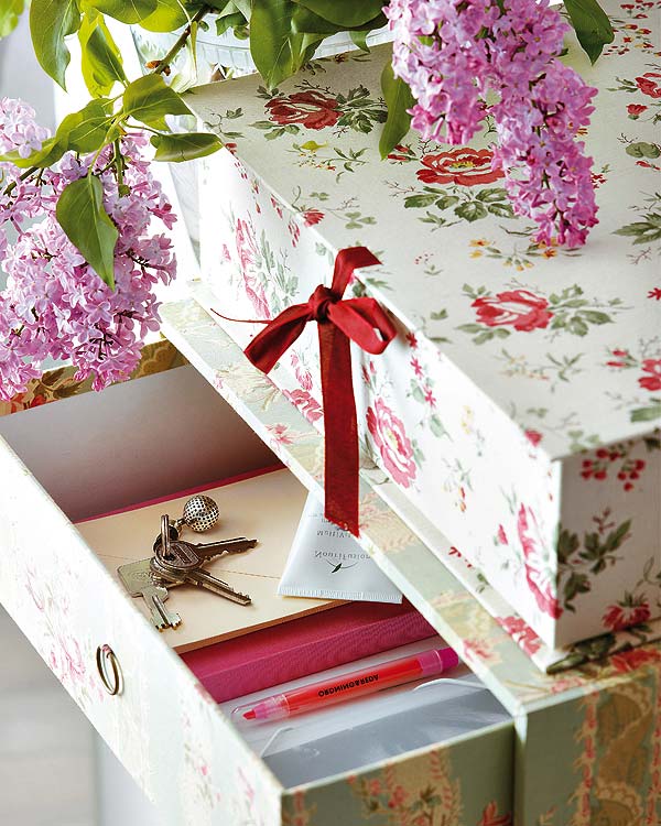 Invertebrate, Petal, Red, Pink, Purple, Insect, Arthropod, Pollinator, Magenta, Gift wrapping, 