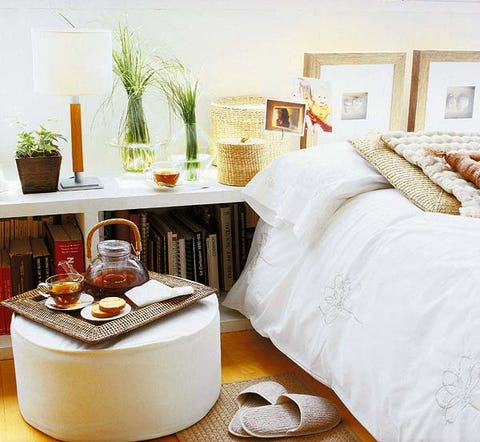 Flowerpot, Textile, Room, Linens, Bedding, Interior design, Bedroom, Bed sheet, Bed, Home accessories, 