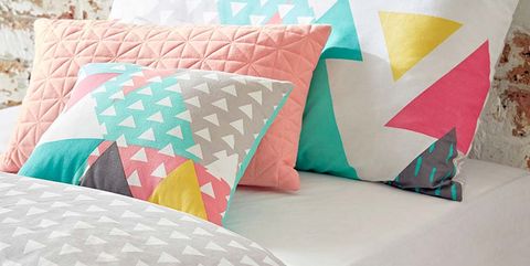 sábanas de colores con motivos geométricos