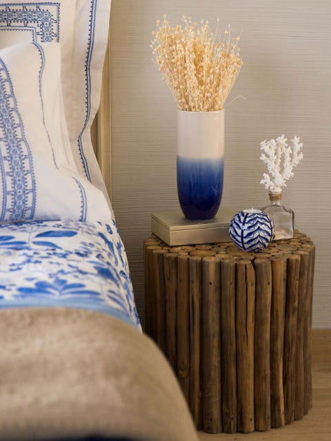 Blue, Interior design, Porcelain, Majorelle blue, Still life photography, Interior design, Lavender, Cobalt blue, Linens, Vase, 