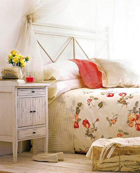 Room, Interior design, Textile, Bed, Bedding, Furniture, Linens, Wall, Bedroom, Bed sheet, 