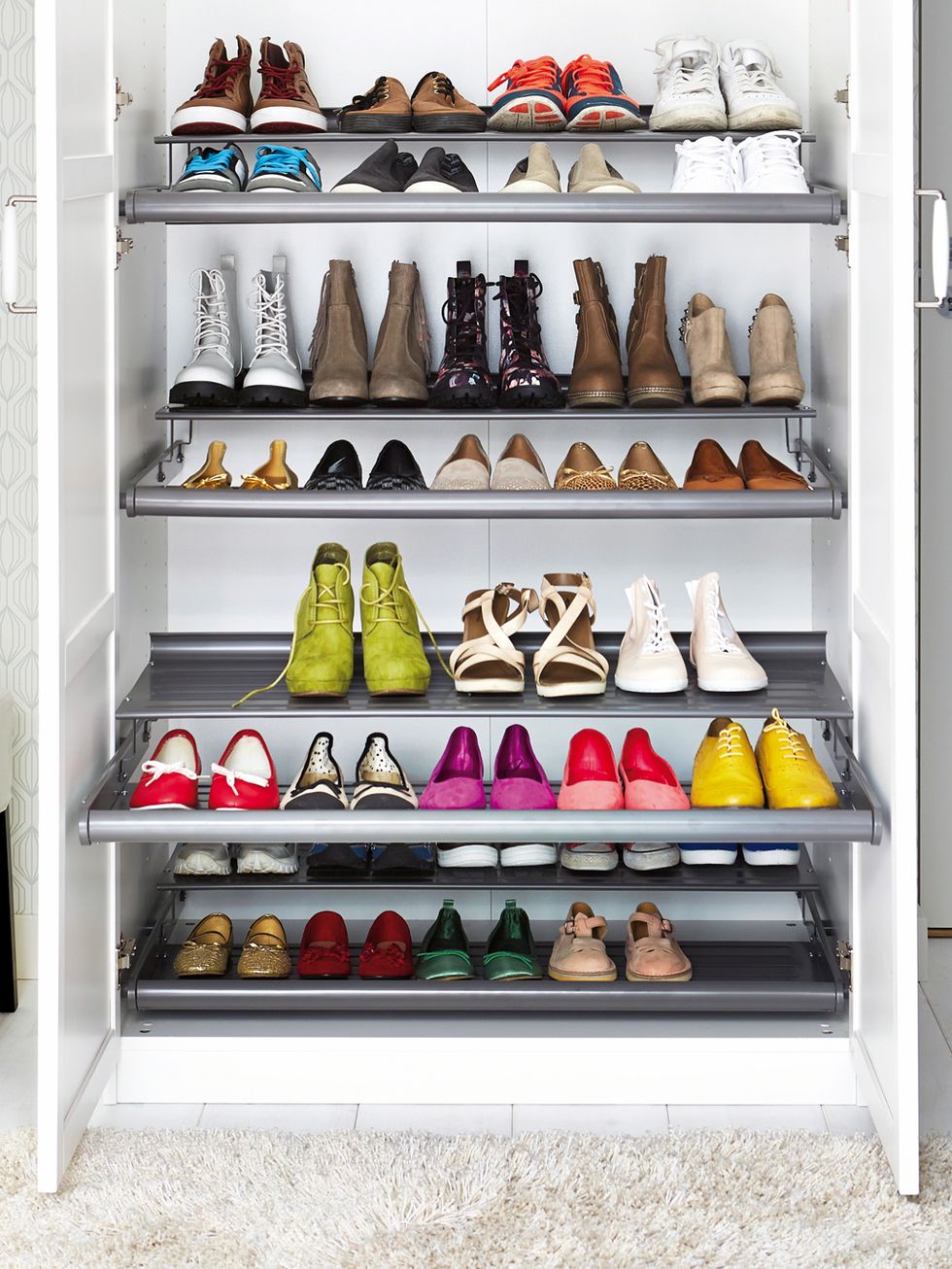 https://hips.hearstapps.com/es.h-cdn.co/mcres/images/mi-casa/dormitorios/todo-lo-que-tienes-que-saber-para-elegir-el-armario-perfecto/zapatos/1325822-1-esl-ES/zapatos.jpg?resize=980:*
