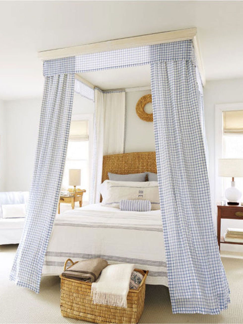 Dormitorio: cama con dosel