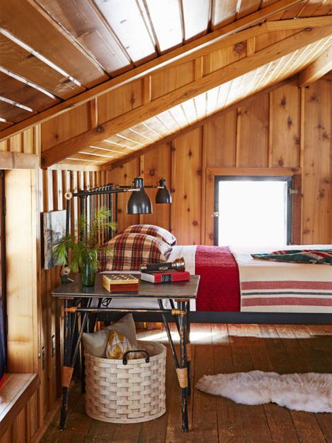 Dormitorio abuhardillado de madera