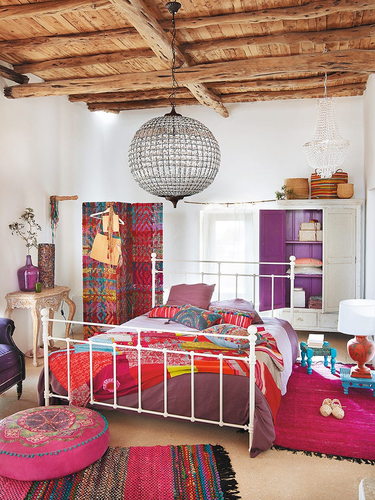 Room, Interior design, Floor, Textile, Wall, Ceiling, Light fixture, Flooring, Interior design, Linens, 