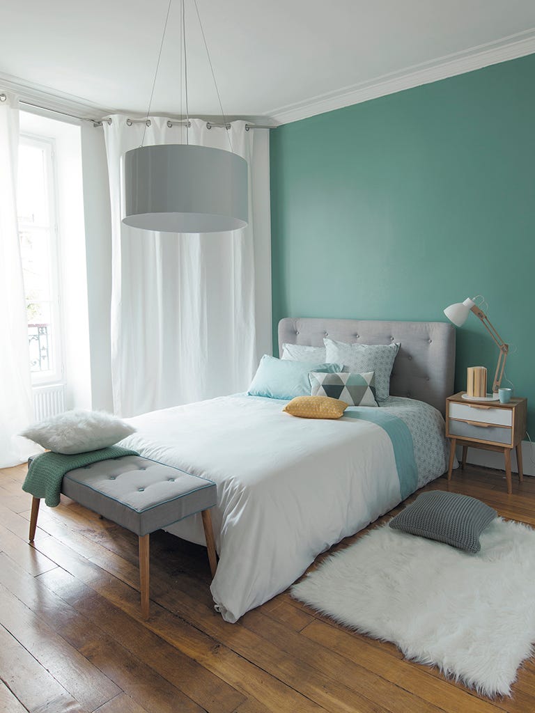 Wood, Room, Floor, Green, Interior design, Flooring, Property, Textile, Wall, Bed, 