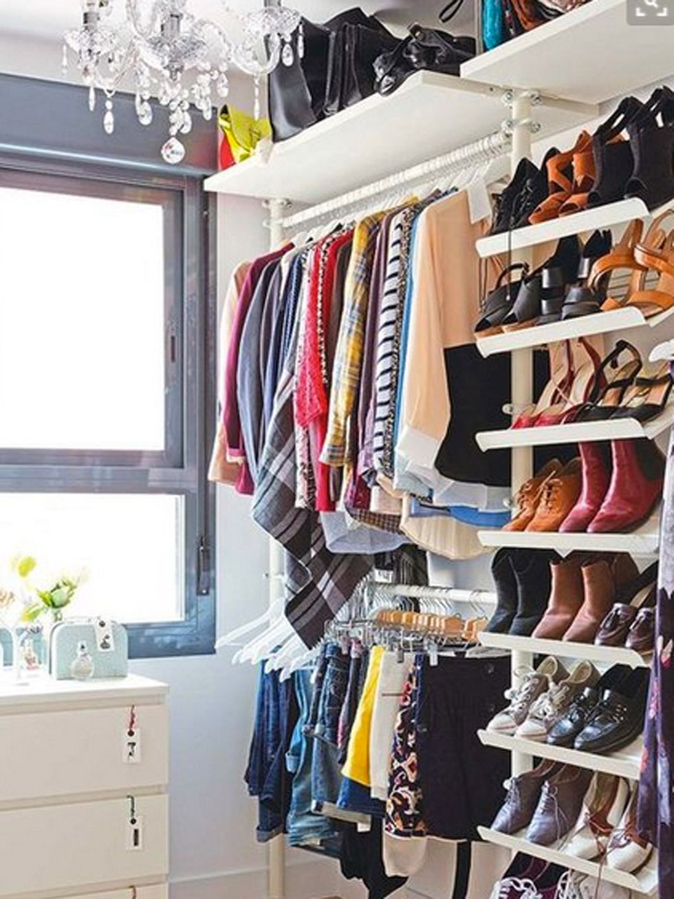 20 ideas para ordenar y guardar los bolsos en casa  Ideas para organizar,  Percha para ropa, Almacenamiento de monederos