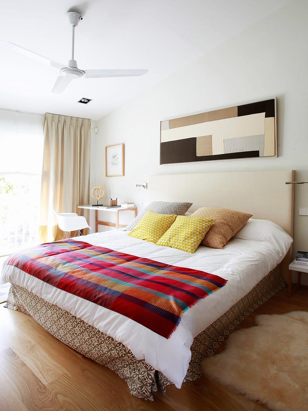 Bedroom, Bed, Furniture, Room, Bed sheet, Interior design, Property, Bed frame, Bedding, Mattress, 