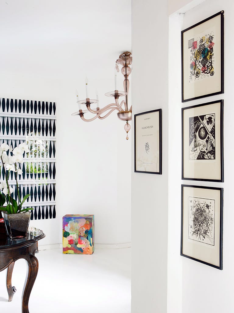 Flowerpot, Wall, Art, Interior design, Houseplant, Art gallery, Visual arts, Modern art, Exhibition, Art exhibition, 