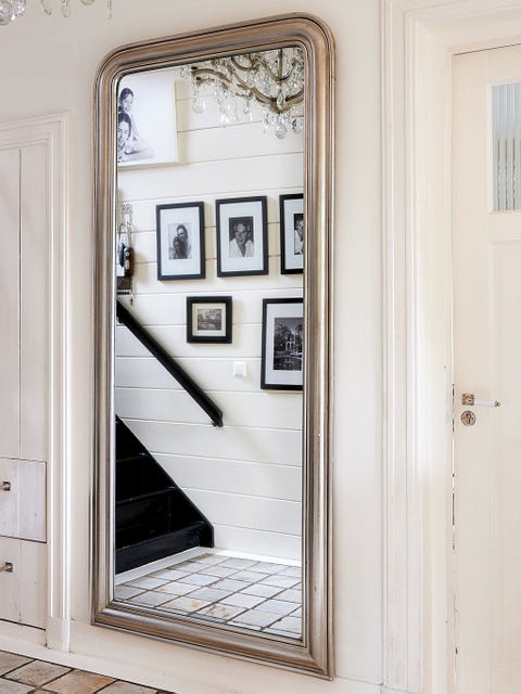Wall, Floor, Interior design, Flooring, Fixture, Home door, Door, Picture frame, Rectangle, Handle, 