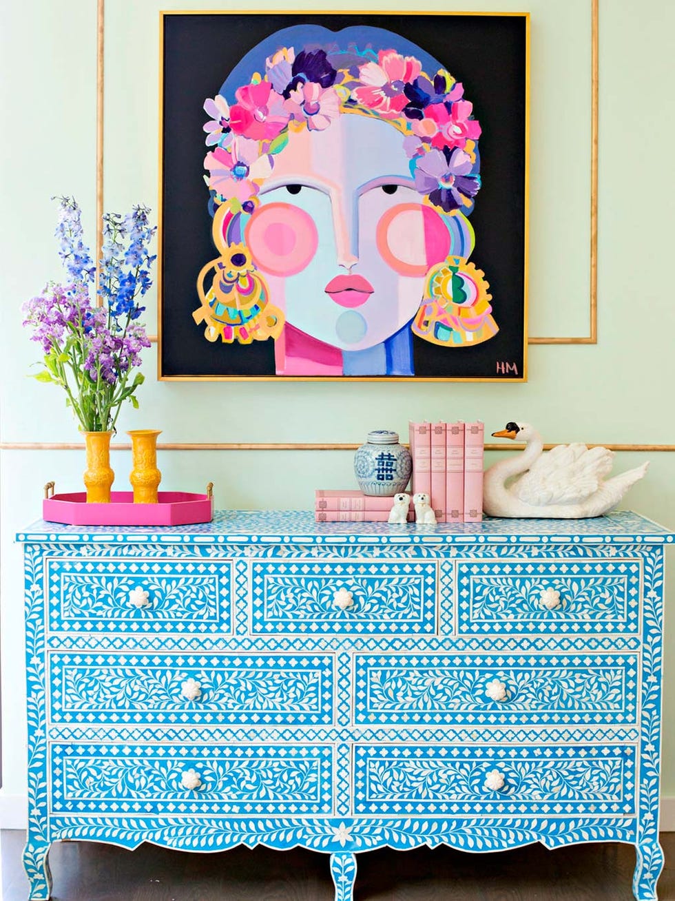 recibidor alegre decorado en rosa y azul