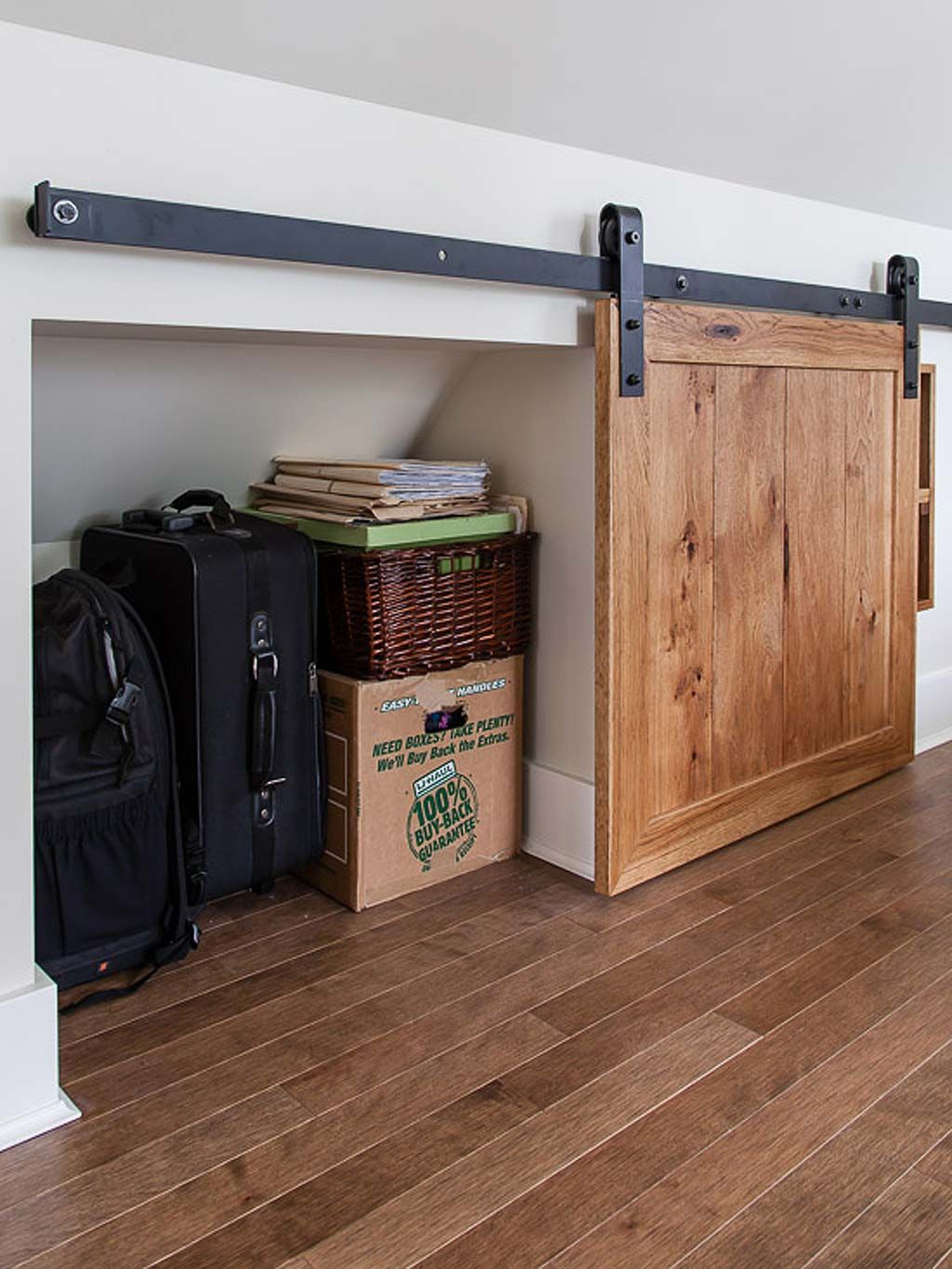 Hardwood, Wood flooring, Floor, Furniture, Room, Laminate flooring, Wood, Flooring, Shelf, Wood stain, 