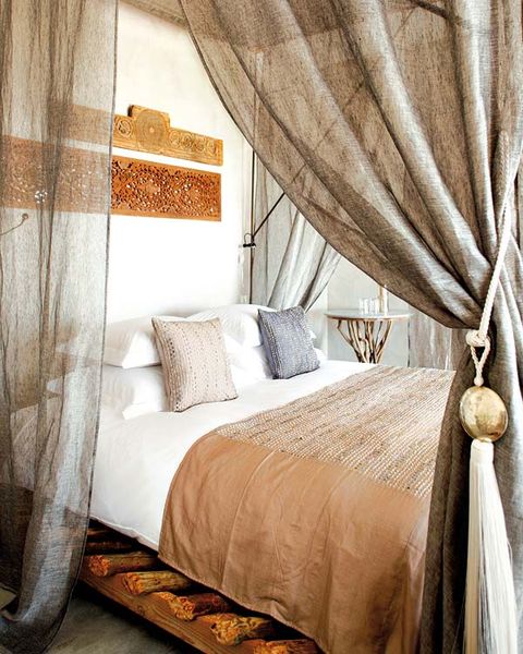 Bed, Room, Interior design, Property, Textile, Bedding, Bedroom, Linens, Wall, Bed sheet, 