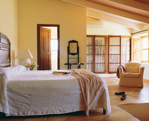 Wood, Room, Lighting, Tablecloth, Interior design, Floor, Property, Textile, Flooring, Linens, 