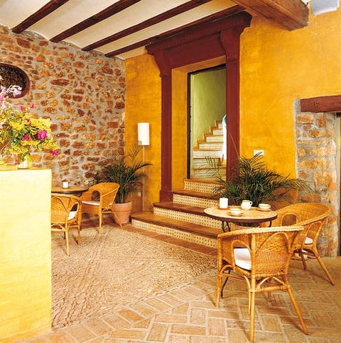 Floor, Flooring, Interior design, Furniture, Table, Room, Ceiling, Wall, Flowerpot, Interior design, 