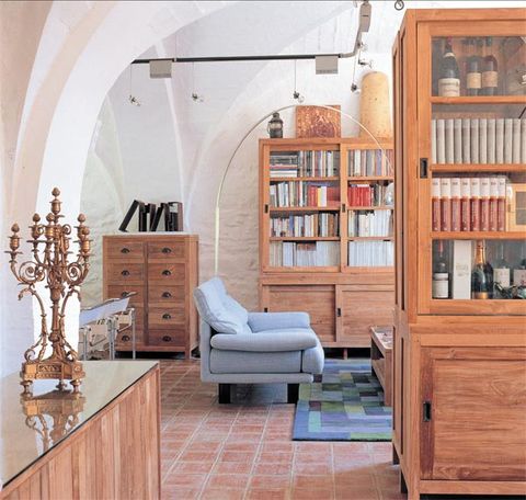 Wood, Interior design, Room, Floor, Wall, Home, Shelf, Living room, Hardwood, Bookcase, 