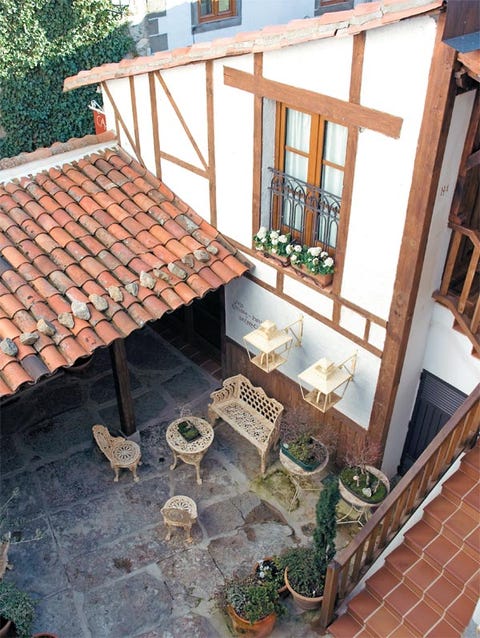 Wood, Property, Flowerpot, House, Roof, Hardwood, Home, Houseplant, Building material, Daylighting, 