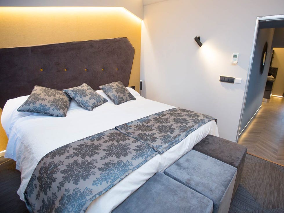Bedroom, Bed, Furniture, Room, Property, Bed sheet, Bedding, Bed frame, Floor, Interior design, 