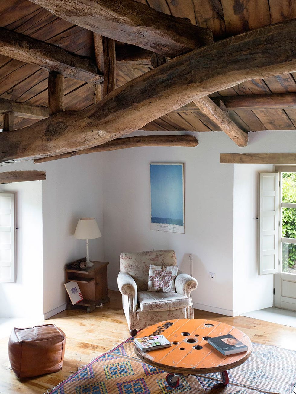 Room, Property, Beam, House, Building, Ceiling, Interior design, Furniture, Living room, Table, 