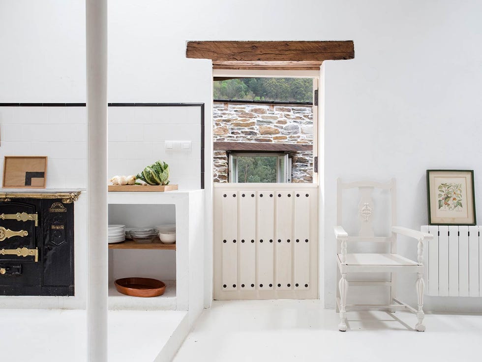 White, Furniture, Shelf, Room, Product, Table, Interior design, Wall, Shelving, Floor, 