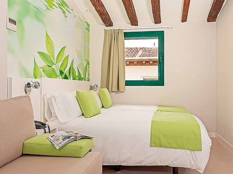 Green, Room, Interior design, Yellow, Bed, Property, Wall, Textile, Floor, Bedroom, 