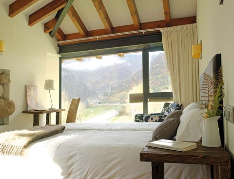 Wood, Room, Interior design, Property, Bed, Textile, Furniture, Ceiling, Wall, Linens, 