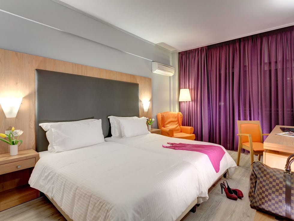 Bedroom, Bed, Furniture, Room, Interior design, Bed sheet, Property, Bed frame, Wall, Suite, 