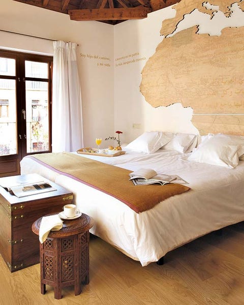 Room, Bed, Interior design, Textile, Bedroom, Bedding, Floor, Linens, Bed sheet, Furniture, 