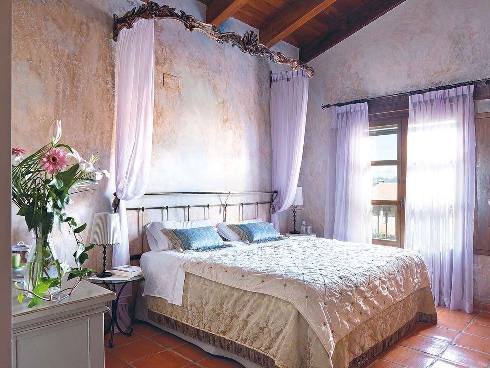 Bedroom, Bed, Furniture, Room, Bed sheet, Property, Interior design, Bed frame, Ceiling, Mattress, 