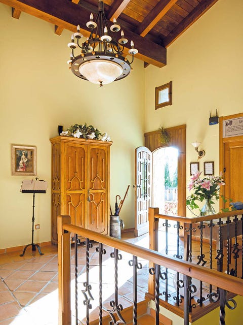 Room, Ceiling, Property, Interior design, Iron, Furniture, Building, House, Architecture, Light fixture, 