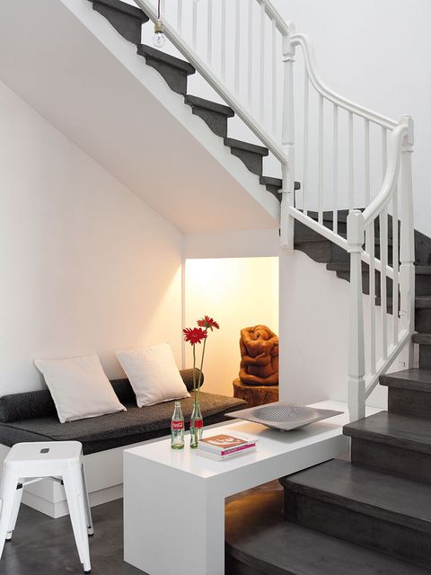 Stairs, Interior design, Property, Room, White, Wall, Home, Floor, Handrail, Baluster, 