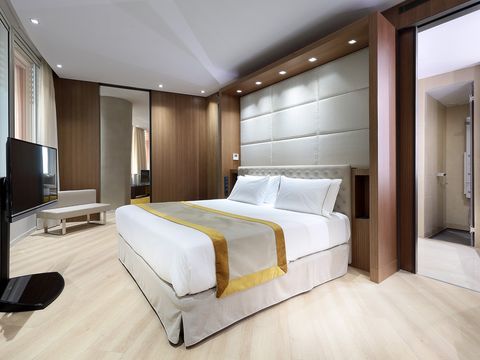 Bedroom, Furniture, Room, Bed, Interior design, Property, Bed frame, Suite, Ceiling, Wall, 