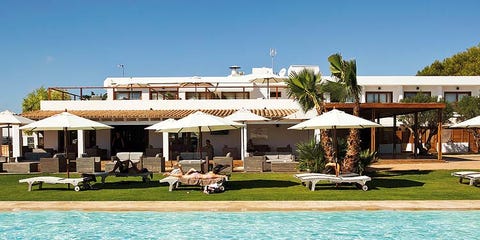 Swimming pool, Property, Real estate, Resort, Residential area, Home, House, Shade, Outdoor furniture, Aqua, Swimming pool, Property, Real estate, Resort, Residential area, Home, House, Shade, Outdoor furniture, Aqua,