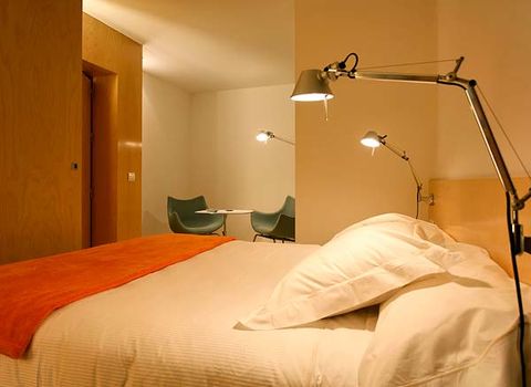 Bed, Lighting, Room, Bedding, Textile, Bedroom, Interior design, Bed sheet, Wall, Linens, 