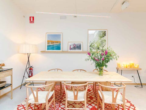 Room, Interior design, Tablecloth, Table, Furniture, Ceiling, Wall, Interior design, Linens, Centrepiece, 