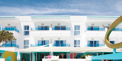 Swimming pool, Aqua, Real estate, Azure, Commercial building, Reflection, Hotel, Leisure centre, Palm tree, Resort, Swimming pool, Aqua, Real estate, Azure, Commercial building, Reflection, Hotel, Leisure centre, Palm tree, Resort,
