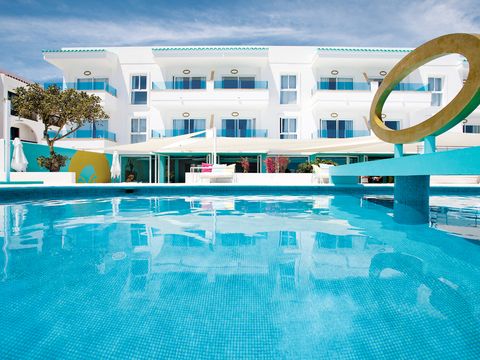 Swimming pool, Real estate, Aqua, Azure, Leisure centre, Hotel, Resort, Inn, Villa, Boutique hotel, 