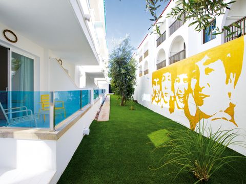 Green, Real estate, Azure, Teal, Aqua, Paint, Wall clock, Turquoise, Home, Design, 