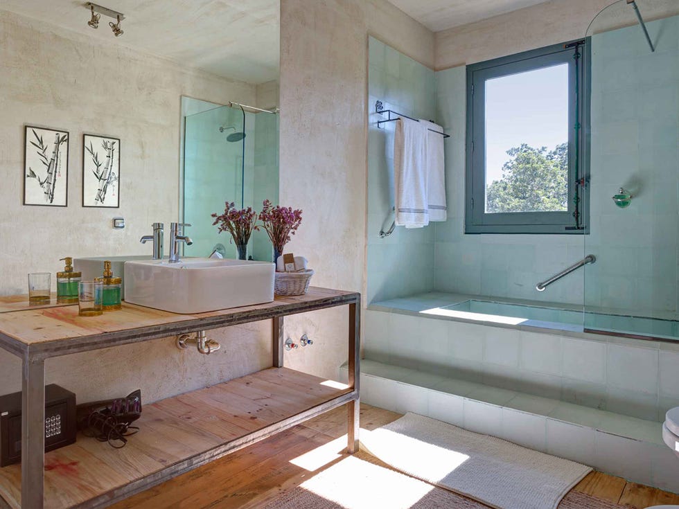 Bathroom, Room, Property, Floor, Interior design, Building, House, Furniture, Bathtub, Ceiling, 