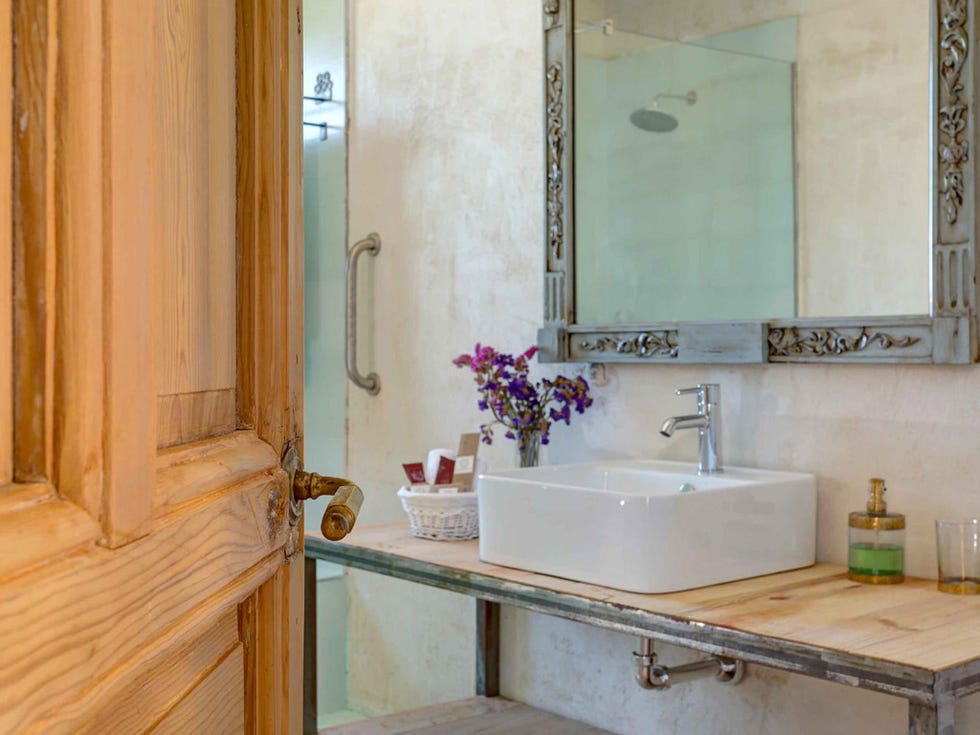 Bathroom, Room, Tile, Property, Wall, Interior design, Floor, Tap, Sink, Architecture, 