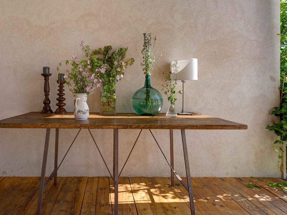 Furniture, Table, Sofa tables, Coffee table, Iron, Houseplant, Floor, Interior design, Wood, Room, 