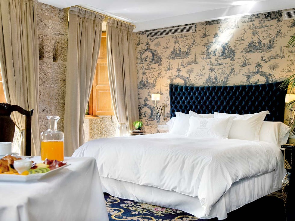 Bedroom, Bed, Furniture, Room, Interior design, Wall, Property, Bed frame, Curtain, Bed sheet, 