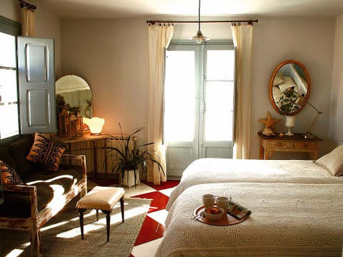Room, Furniture, Interior design, Bedroom, Property, Bed, Bed sheet, Bedding, Floor, Bed frame, 