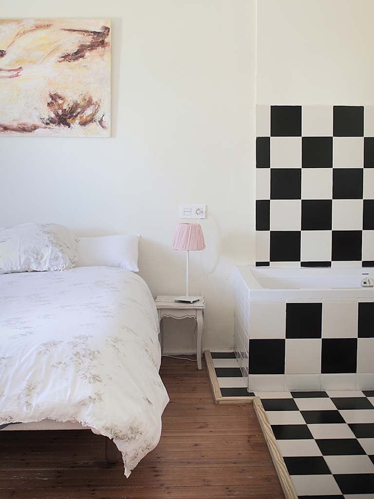 Room, Furniture, Bedroom, Wall, Interior design, Floor, Bed, Bed sheet, Property, Bed frame, 